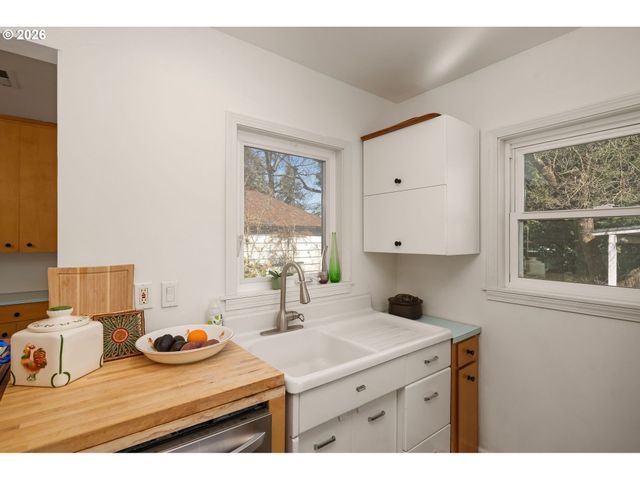 2926 Ne 77TH Pl, Portland, OR 97213