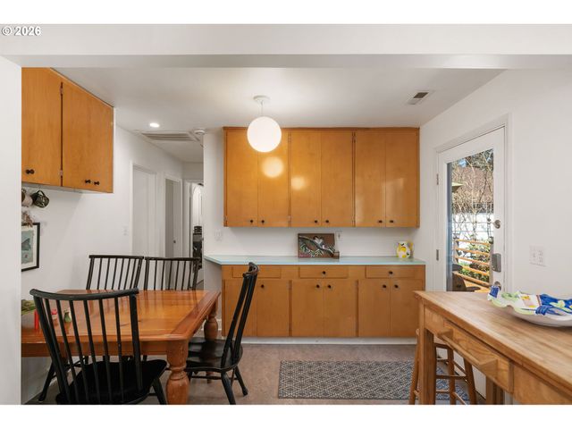 2926 Ne 77TH Pl, Portland, OR 97213