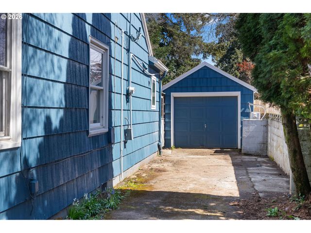 2926 Ne 77TH Pl, Portland, OR 97213