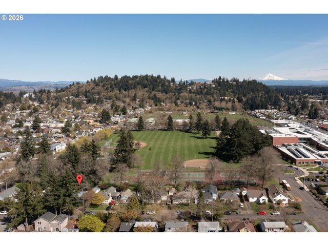 2926 Ne 77TH Pl, Portland, OR 97213