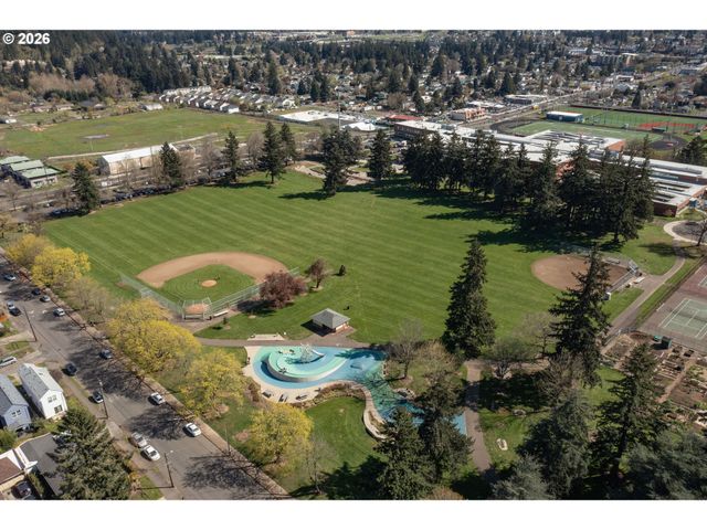 2926 Ne 77TH Pl, Portland, OR 97213