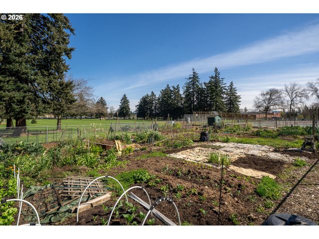 2926 Ne 77TH Pl, Portland, OR 97213