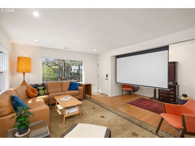 2926 Ne 77TH Pl, Portland, OR 97213