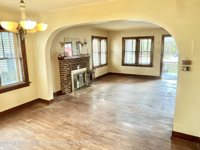 713 E Cavanaugh Road, Lansing, MI 48910