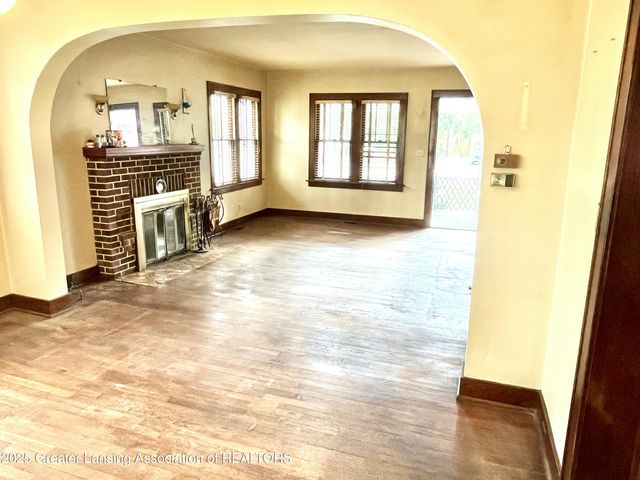 713 E Cavanaugh Road, Lansing, MI 48910