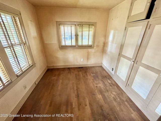 713 E Cavanaugh Road, Lansing, MI 48910