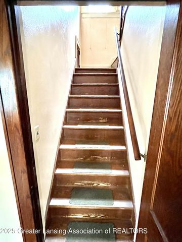 713 E Cavanaugh Road, Lansing, MI 48910