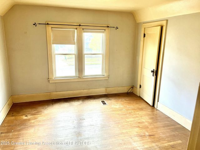 713 E Cavanaugh Road, Lansing, MI 48910