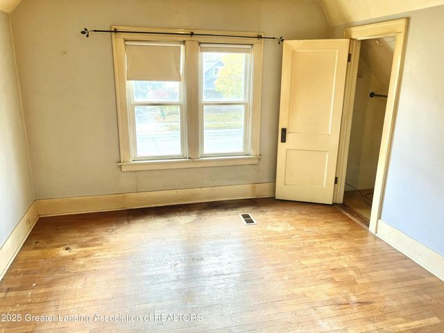 713 E Cavanaugh Road, Lansing, MI 48910