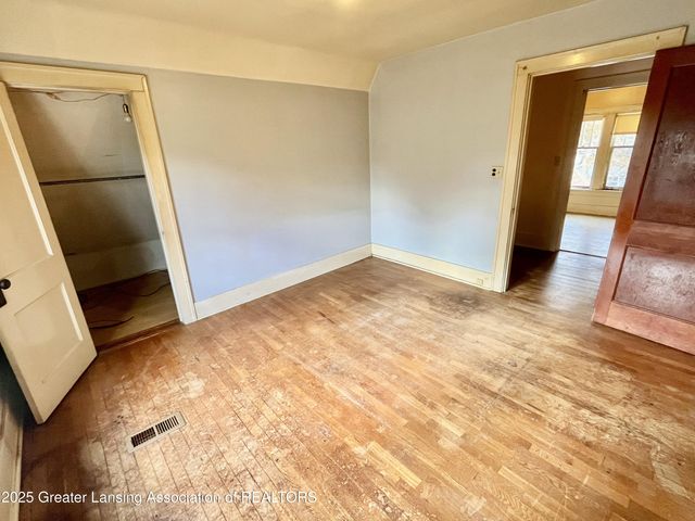 713 E Cavanaugh Road, Lansing, MI 48910