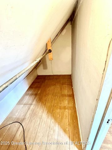 713 E Cavanaugh Road, Lansing, MI 48910