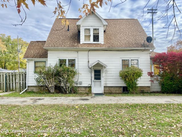 713 E Cavanaugh Road, Lansing, MI 48910