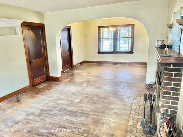 713 E Cavanaugh Road, Lansing, MI 48910