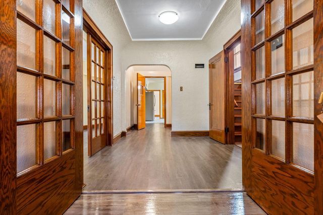 3970 S Whitnall AVENUE, Milwaukee, WI 53207