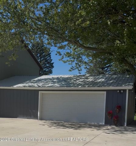 9861 W Grand River Highway, Grand Ledge, MI 48837