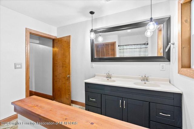 9861 W Grand River Highway, Grand Ledge, MI 48837