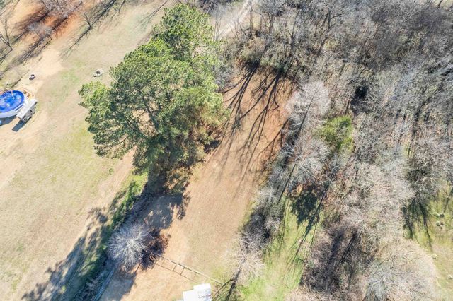 905 E POPLAR AVE, Selmer, TN 38375