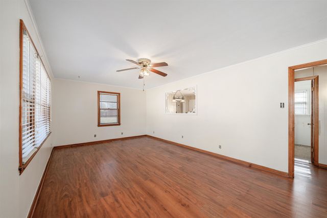 905 E POPLAR AVE, Selmer, TN 38375