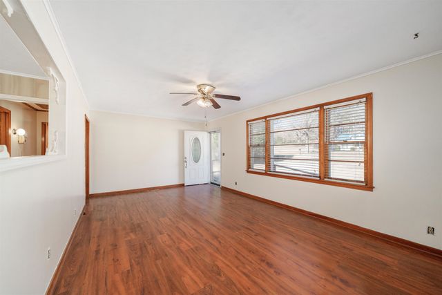 905 E POPLAR AVE, Selmer, TN 38375