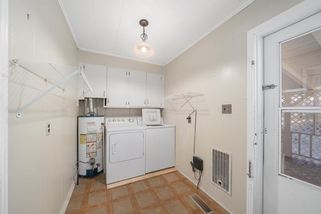 905 E POPLAR AVE, Selmer, TN 38375