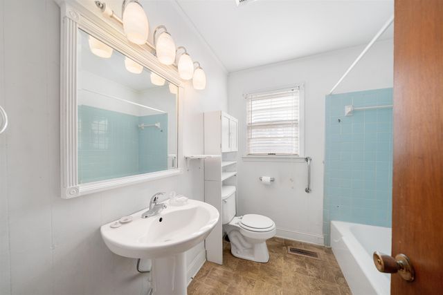 905 E POPLAR AVE, Selmer, TN 38375