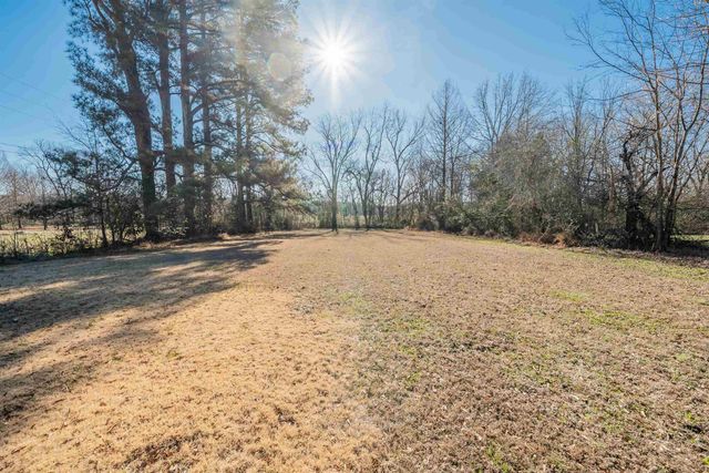 905 E POPLAR AVE, Selmer, TN 38375