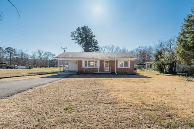 905 E POPLAR AVE, Selmer, TN 38375