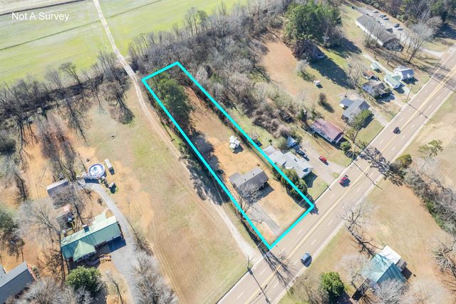 905 E POPLAR AVE, Selmer, TN 38375