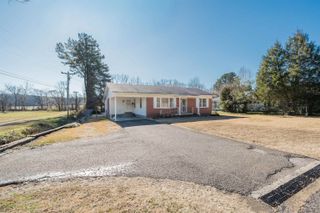 905 E POPLAR AVE, Selmer, TN 38375