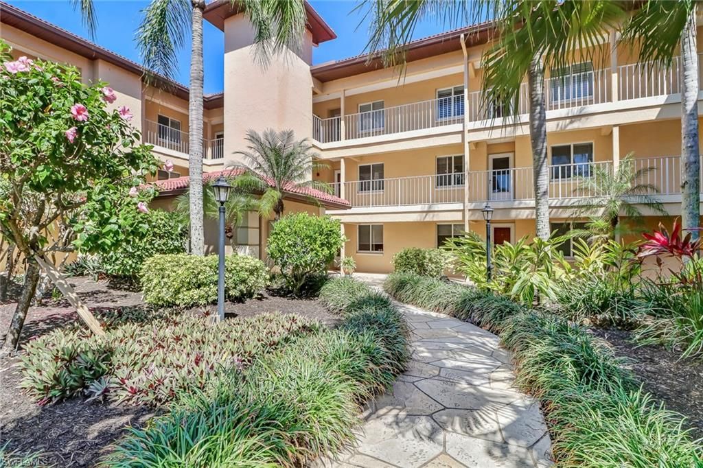 1025 Foxfire LN 303, NAPLES, FL 34104 — exterior