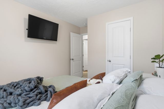 107 Jean Alyne Dotson Dr, La Vergne, TN 37086