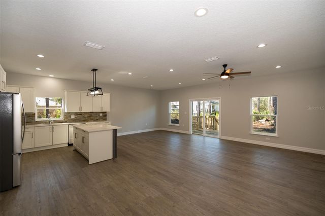 2390 9TH AVE, Deland, FL 32724