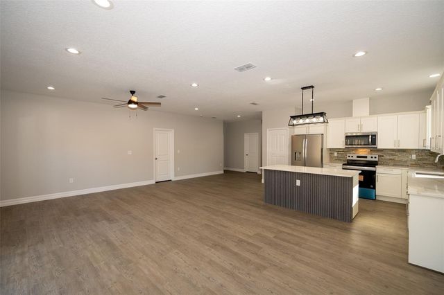 2390 9TH AVE, Deland, FL 32724