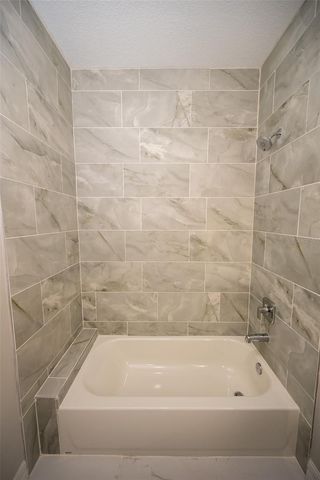 2390 9TH AVE, Deland, FL 32724