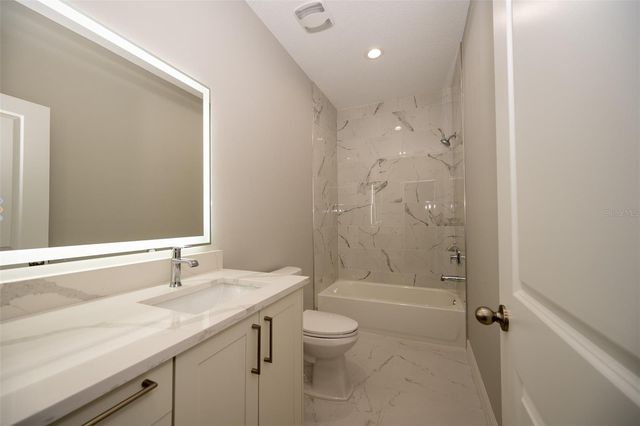 2390 9TH AVE, Deland, FL 32724