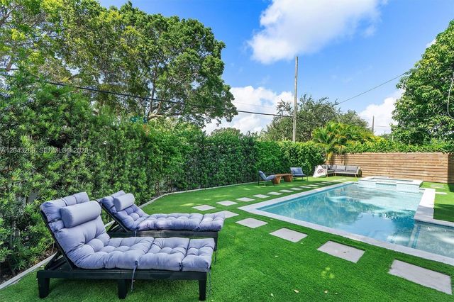 9200 NE 12th Ave, Miami Shores, FL 33138