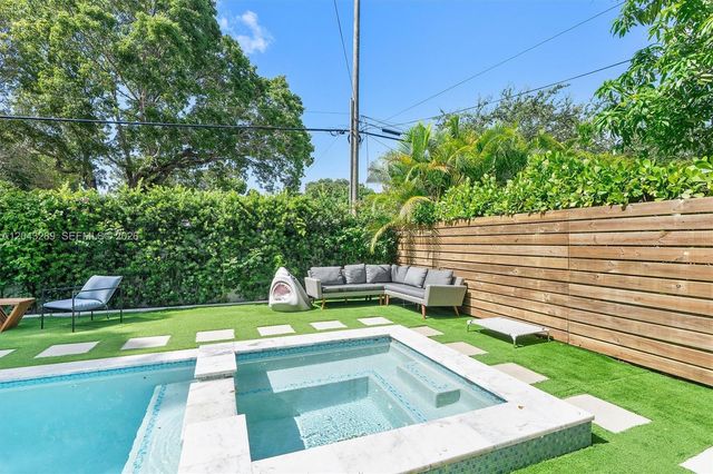 9200 NE 12th Ave, Miami Shores, FL 33138