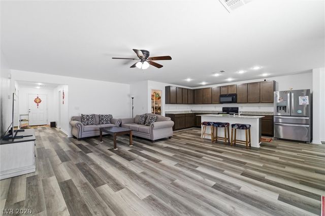 3813 East Gunnison Avenue, Pahrump, NV 89061