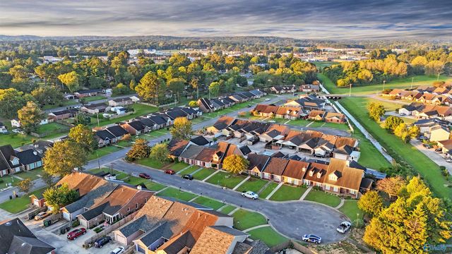 2411 Remington Circle SW, Decatur, AL 35601