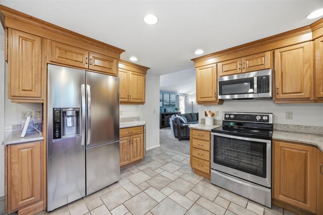 8 Bennington Road, Nashua, NH 03064