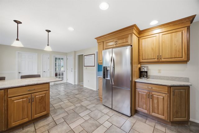8 Bennington Road, Nashua, NH 03064