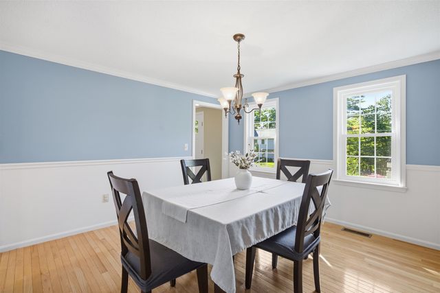 8 Bennington Road, Nashua, NH 03064