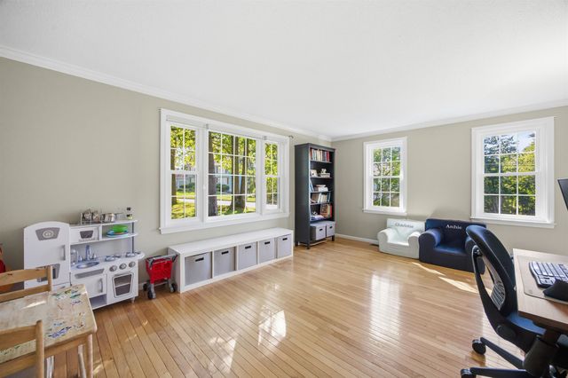 8 Bennington Road, Nashua, NH 03064