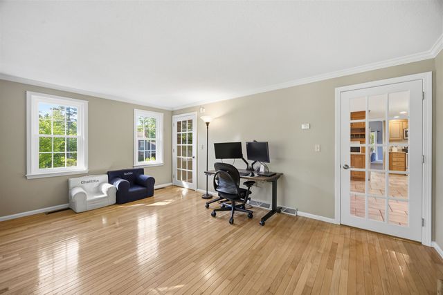 8 Bennington Road, Nashua, NH 03064
