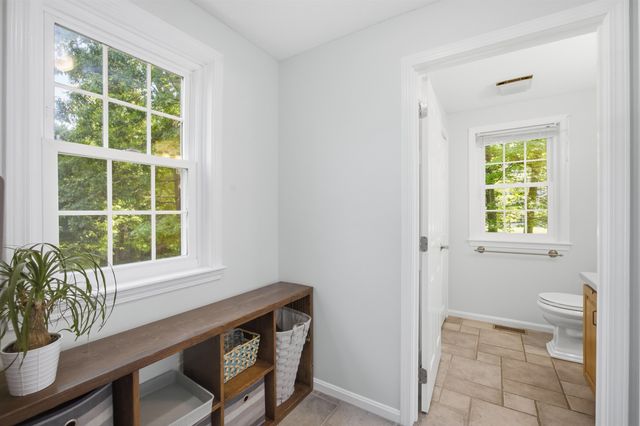 8 Bennington Road, Nashua, NH 03064
