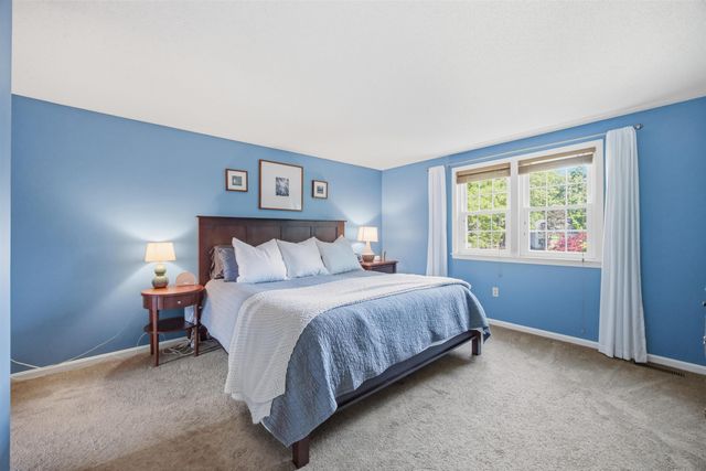 8 Bennington Road, Nashua, NH 03064