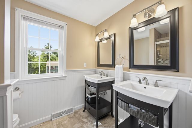 8 Bennington Road, Nashua, NH 03064