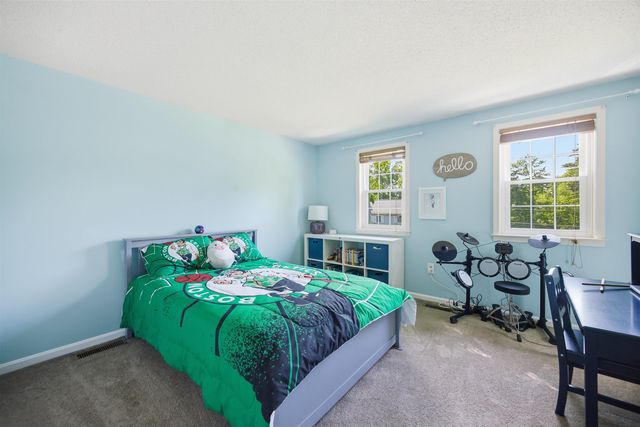 8 Bennington Road, Nashua, NH 03064