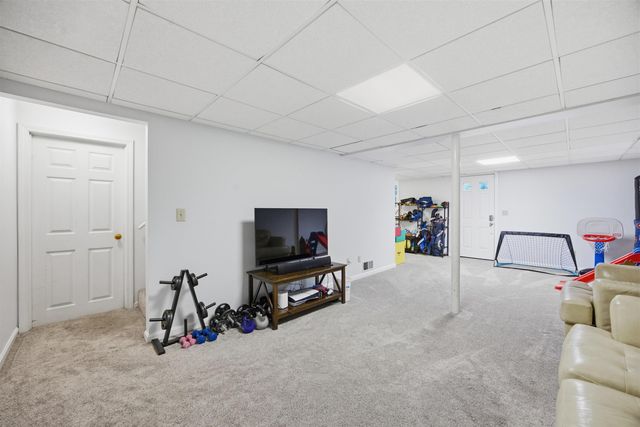 8 Bennington Road, Nashua, NH 03064
