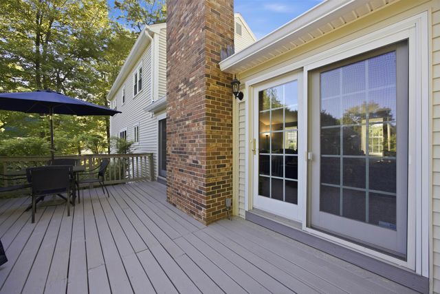 8 Bennington Road, Nashua, NH 03064